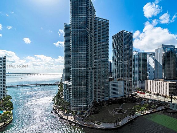 5th image of 300 Biscayne Boulevard Way #1901