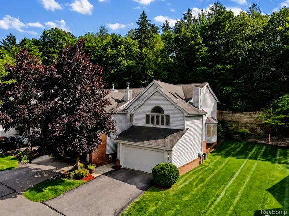6523 Ridgeview Dr, Clarkston, MI 48346