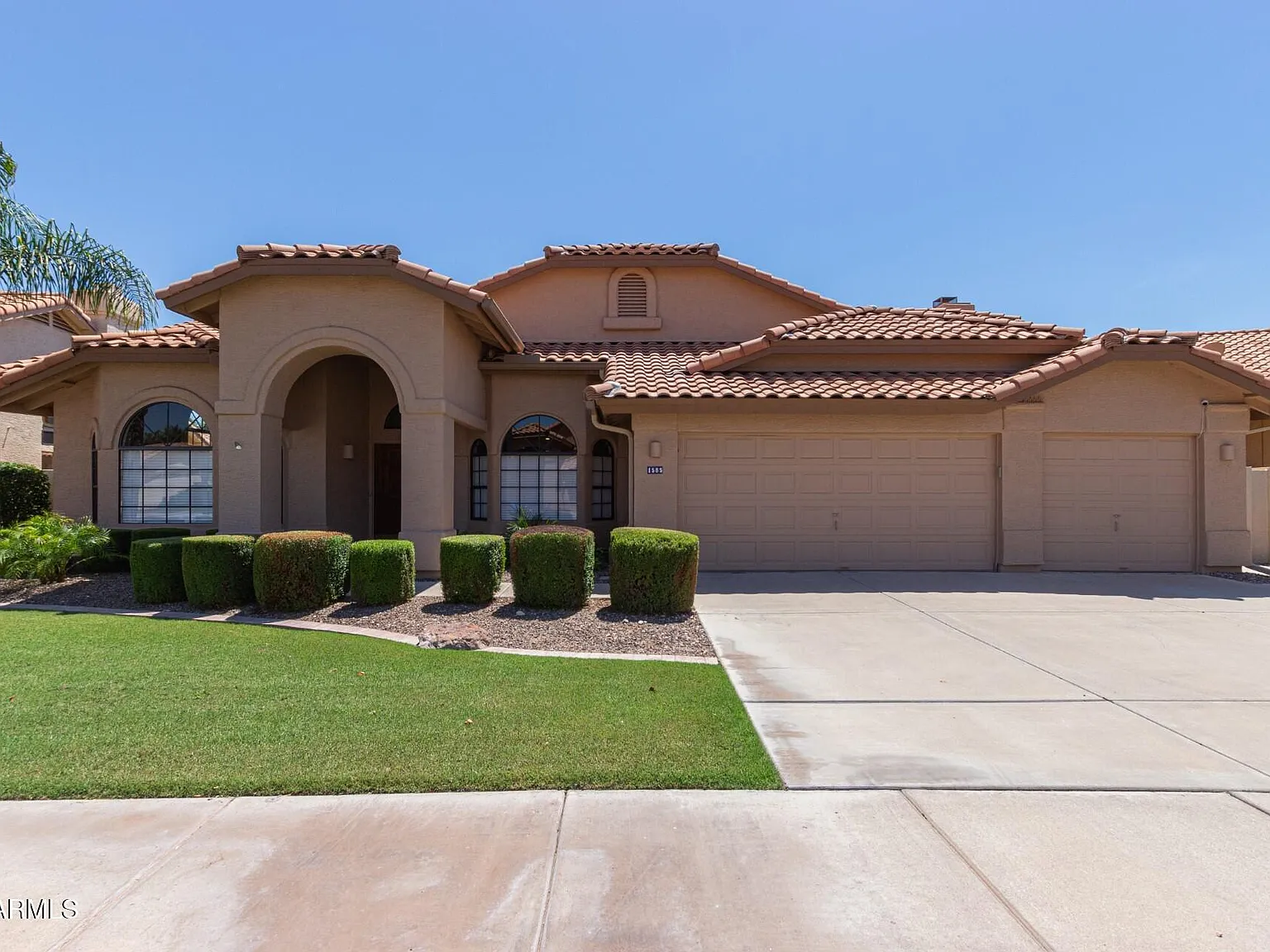 4 bed, 2.0 bath, 2484 sqft, $5,750 — Photo 1