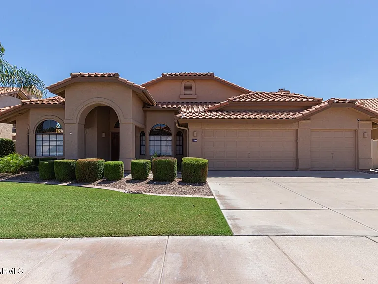 1585 W Honeysuckle Ln — Photo 1