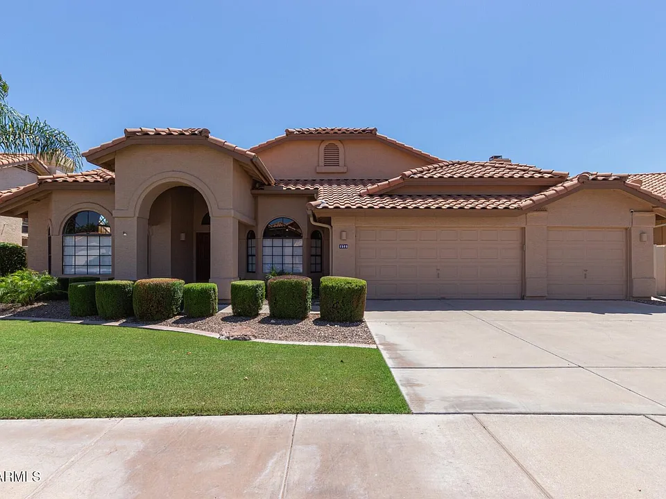 1585 W Honeysuckle Ln