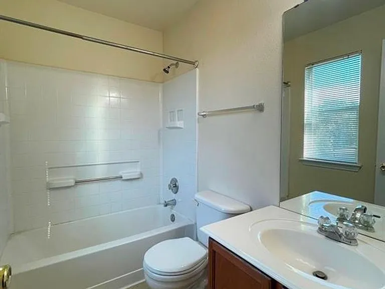 251B Utterback — Photo 21