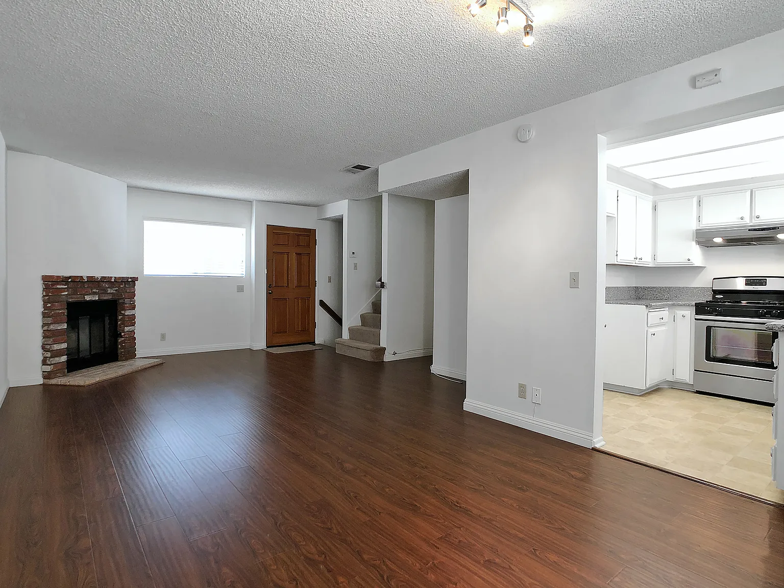 2 bed, 2.5 bath, 1200 sqft, $2,845 — Photo 2