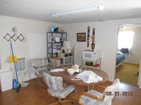 3rd image of 209 S Walnut St