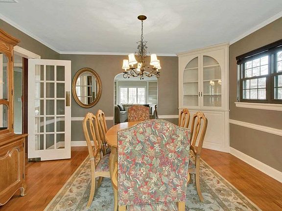 5th image of 103 Plandome Ct
