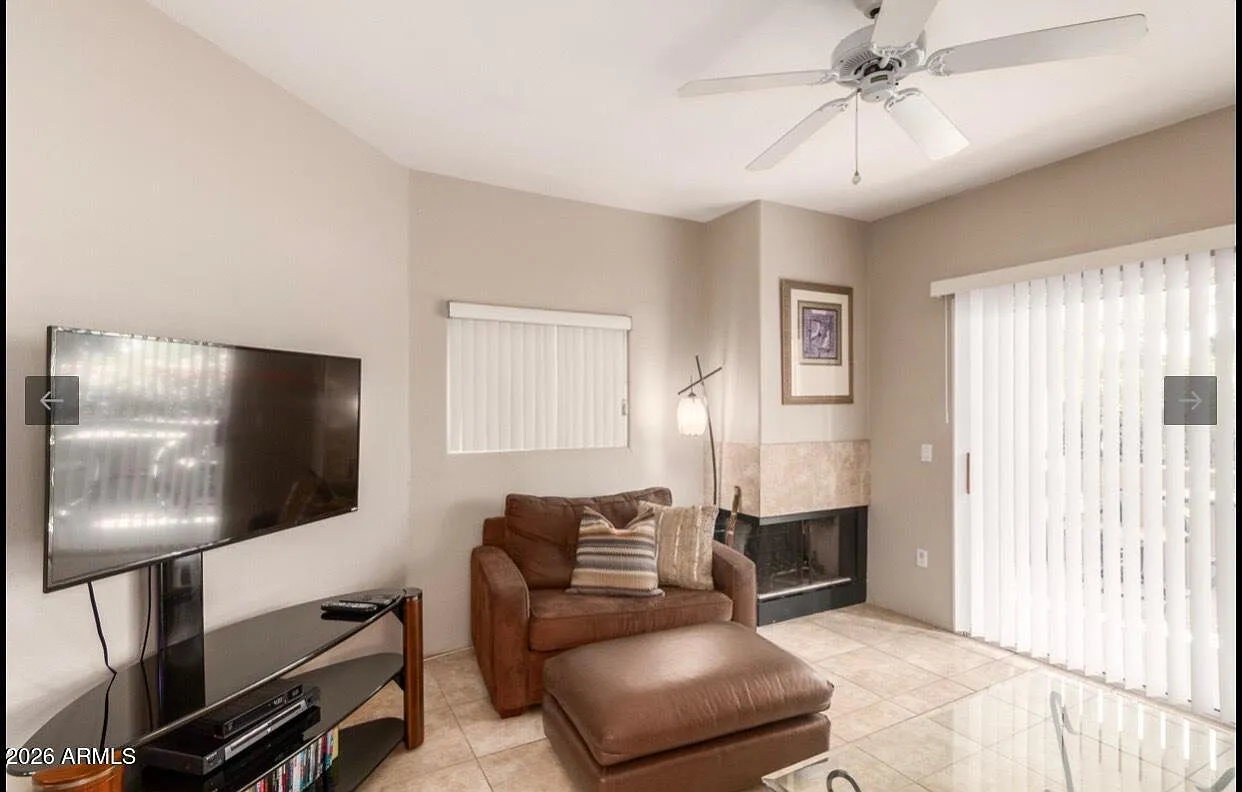 2 bed, 1298 sqft, $2,200 — Photo 3
