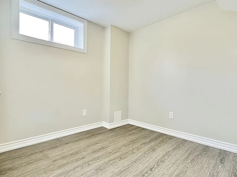115 Marigold St #LOWER — Photo 10