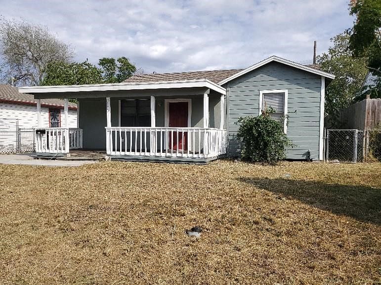 1st image of 820 Lantana St