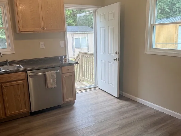 2886 Pigeon Springs Rd — Photo 3