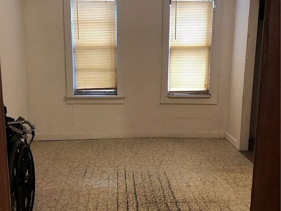 3rd image of 526 Dolores St