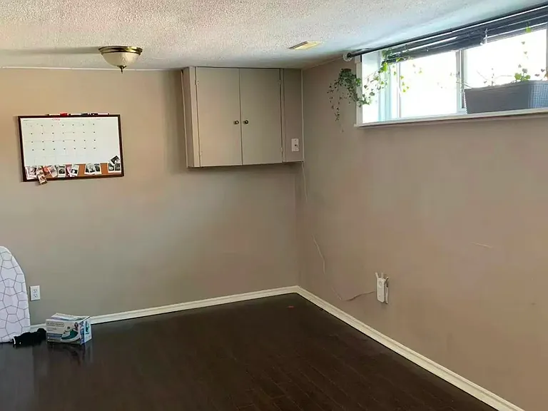 29 Tremely Cres #BSMT ROOM — Photo 4
