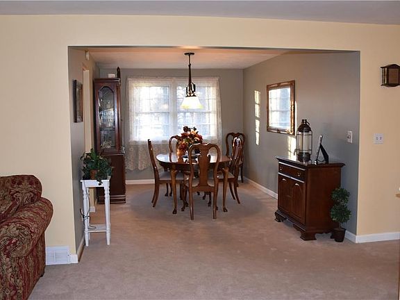 4th image of 9 Log Cabin Cir