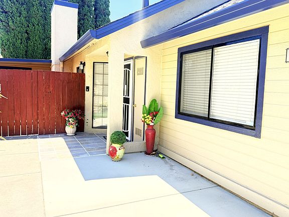 2nd image of 208 Grovewood Loop