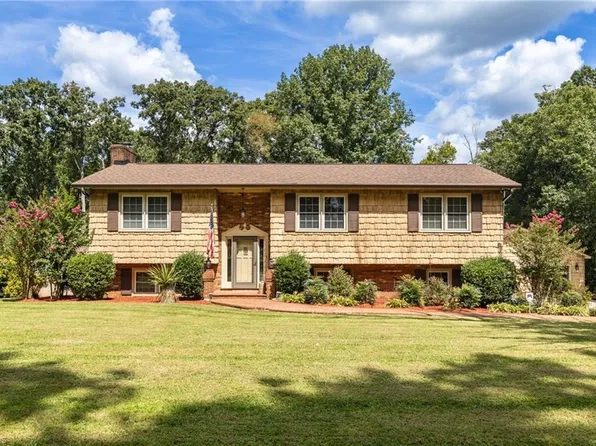 372 Comanche Dr, Advance, NC 27006