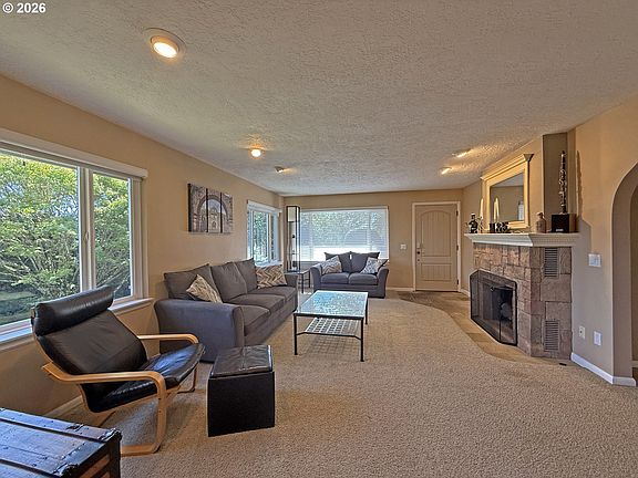 4th image of 10120 SE Walnut Dr