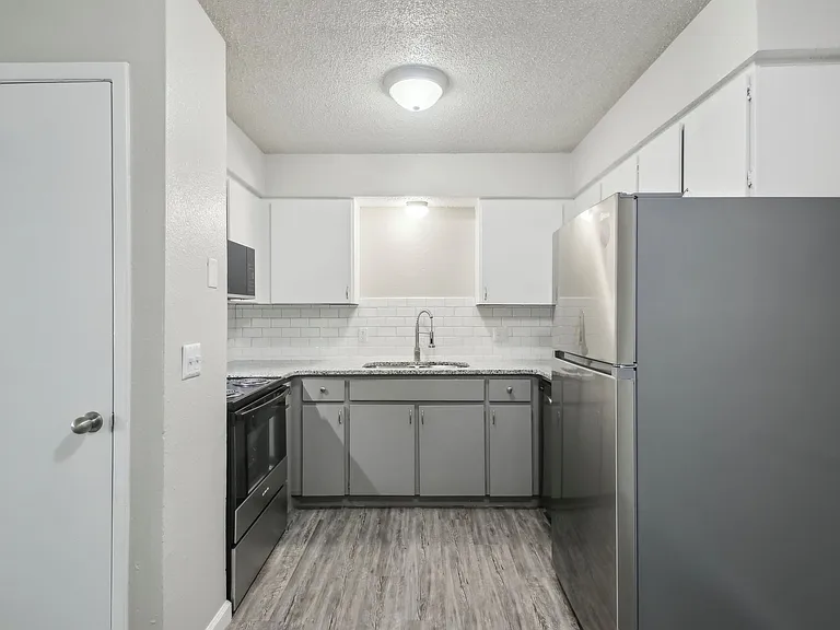 Yukon Heights Apartments — Photo 56
