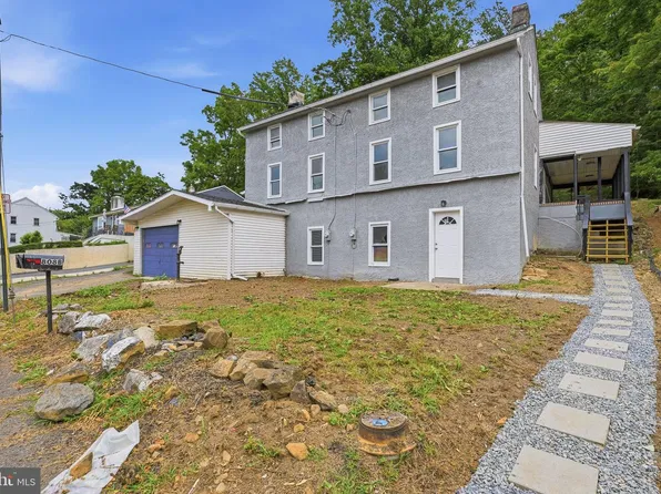 808 Maple Ln, Aston, PA 19014