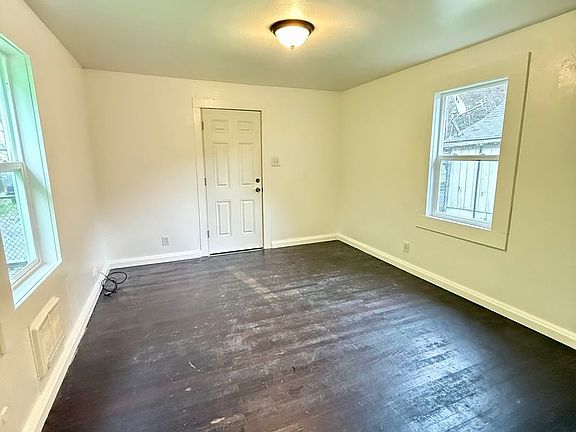 5th image of 918 Summit St