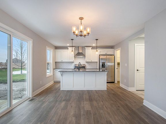 5th image of 6490 Green Ash Dr