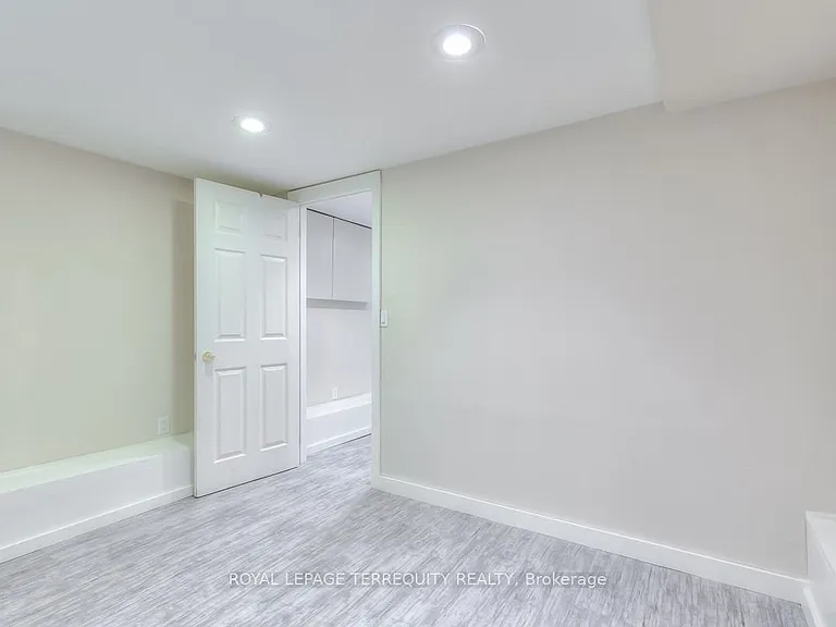 1760 Queen St E #BASEMENT — Photo 11