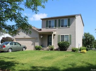 8975 Lake Pine Dr, Whitmore Lake, MI