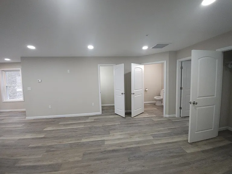 1068 Lakeland Dr — Photo 34