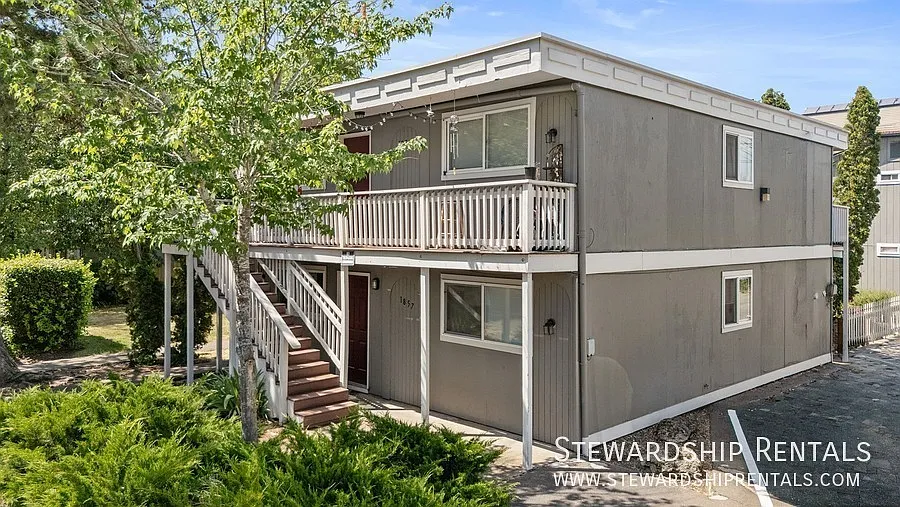 3 bed, 780 sqft, $1,650 — Photo 1