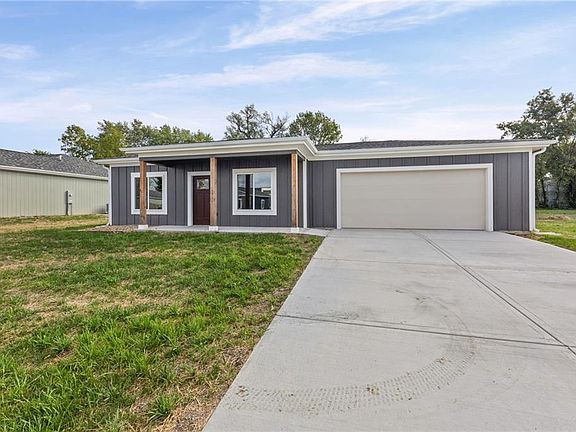 2nd image of 919 5th St