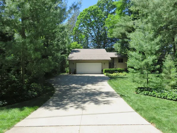 3351 N Douglas Dr, Sanford, MI 48657