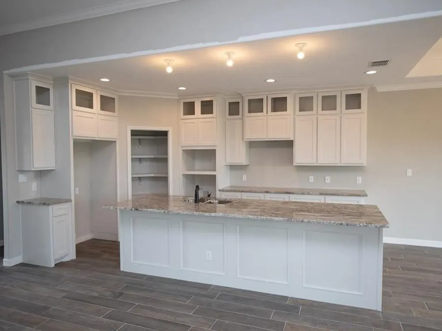 4 bed, 2370 sqft, $3,600 — Photo 3