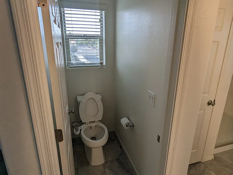 47 E Constitution Dr — Photo 22