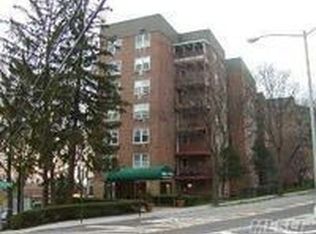 4230 Douglaston Pkwy APT 3L, Douglaston, NY 11363