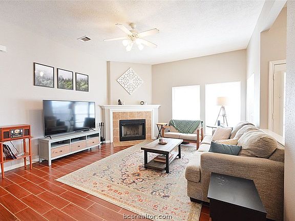 3rd image of 2710 Lynnwood Ct