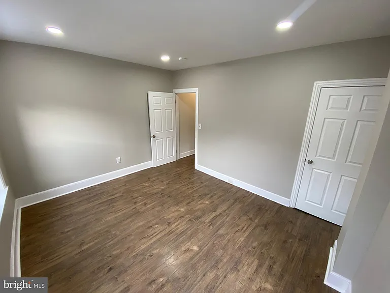 220 Pearl St — Photo 15