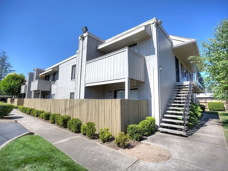 2281 Hurley Way — Photo 11