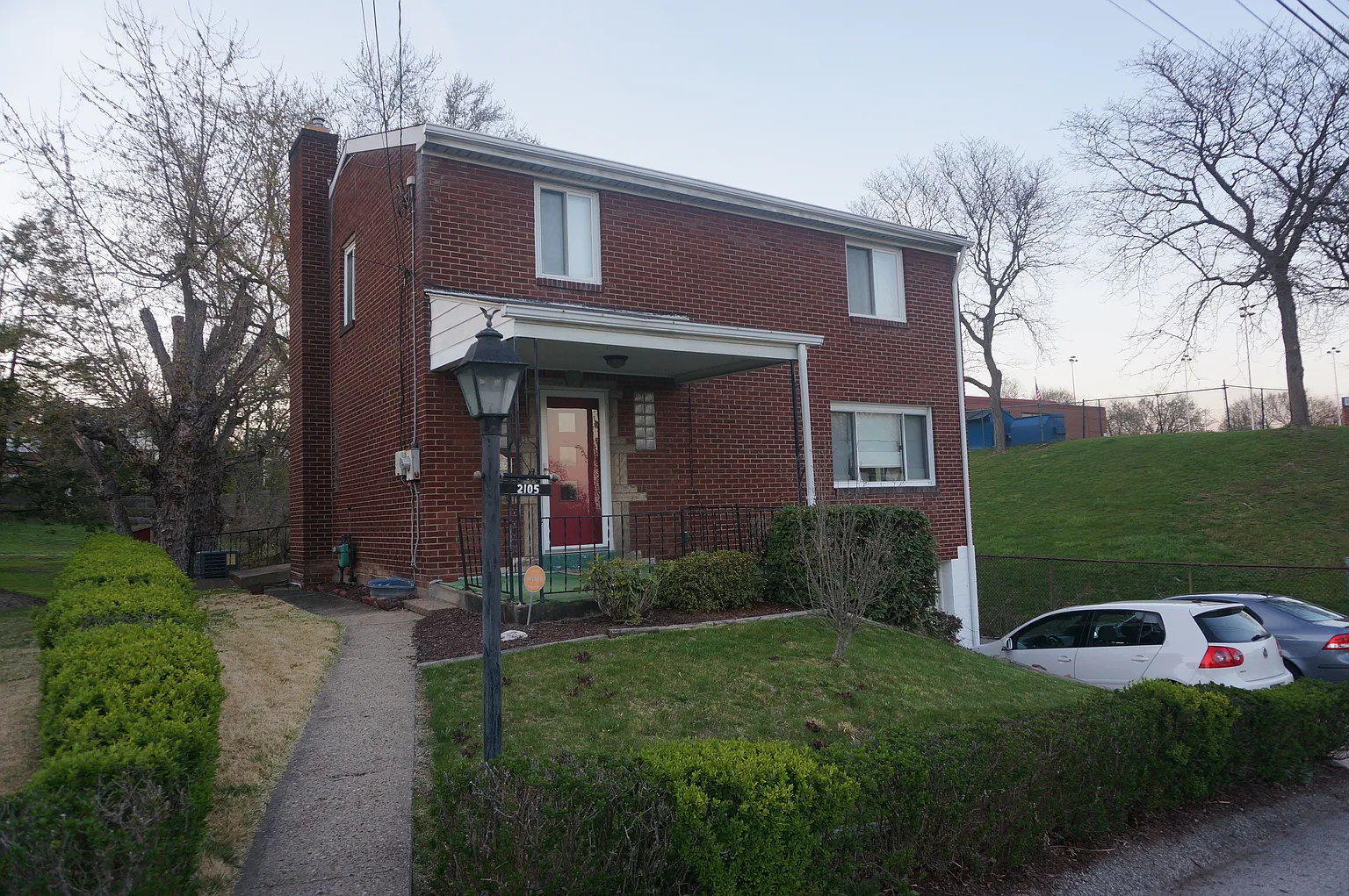 2105 Lonsdale St photo 1
