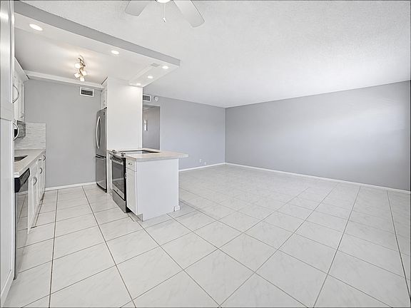5th image of 3002 Exeter Dr #A