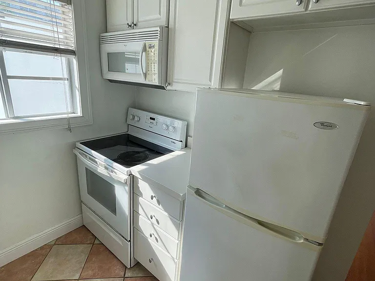 940 Jefferson Ave #12 — Photo 9