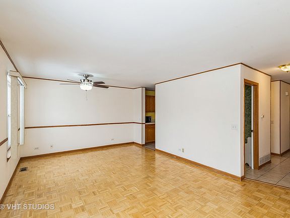 5th image of 700 Carlisle Dr