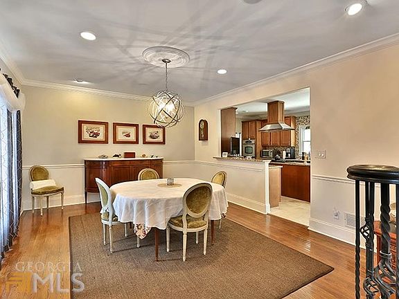 5th image of 180 Victoria Dr