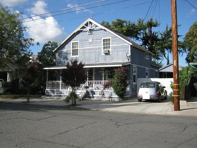 410 W 9th St photo 1