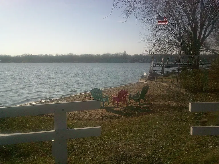7405 Lake Shore Dr — Photo 9