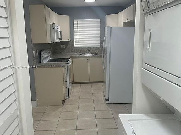 2nd image of 13920 NE 2nd Ave #3A