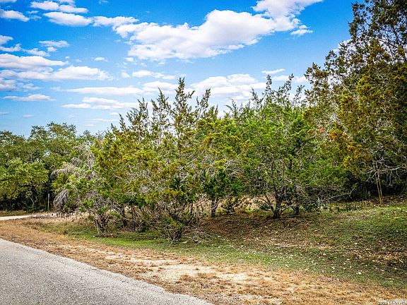 4th image of 1235 Lakeside LOT 7