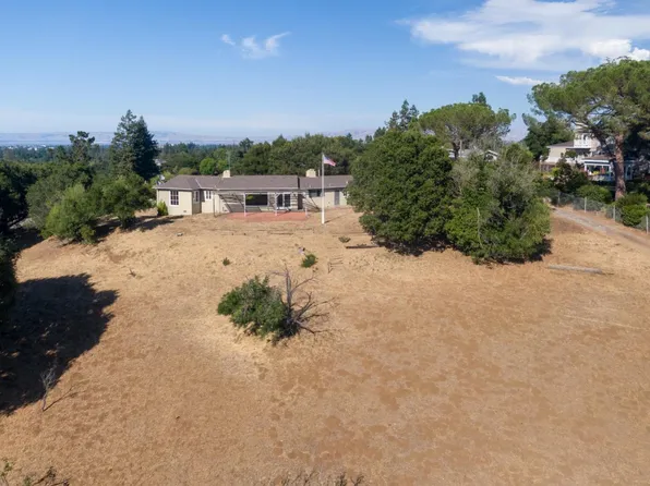 13470 Robleda Rd, Los Altos Hills, CA 94022