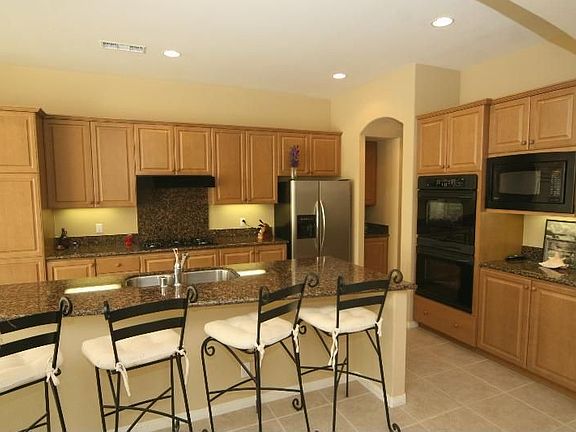4th image of 48112 Big Horn Dr