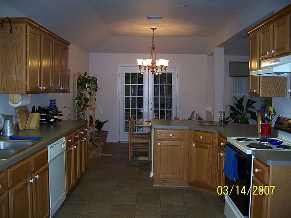 Open Layout, beautiful Stone-look Tile