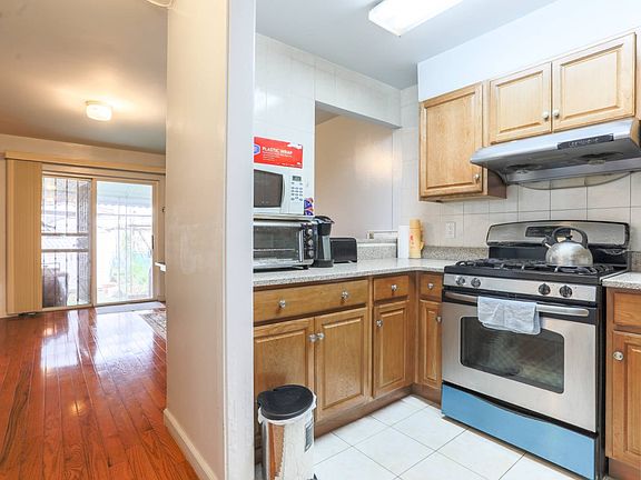 5th image of 2822 W 29th St