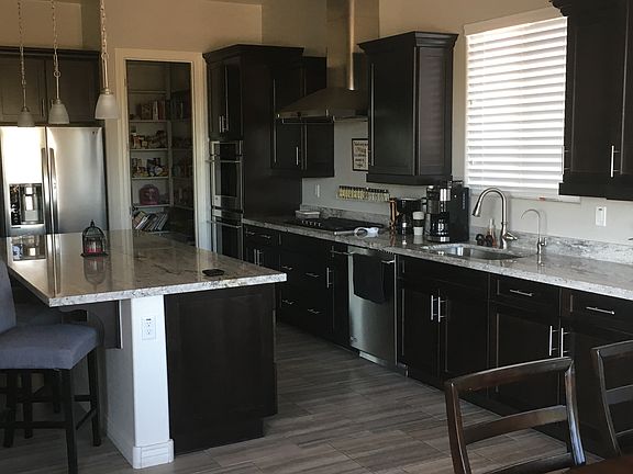 5th image of 2841 E Bellflower Dr