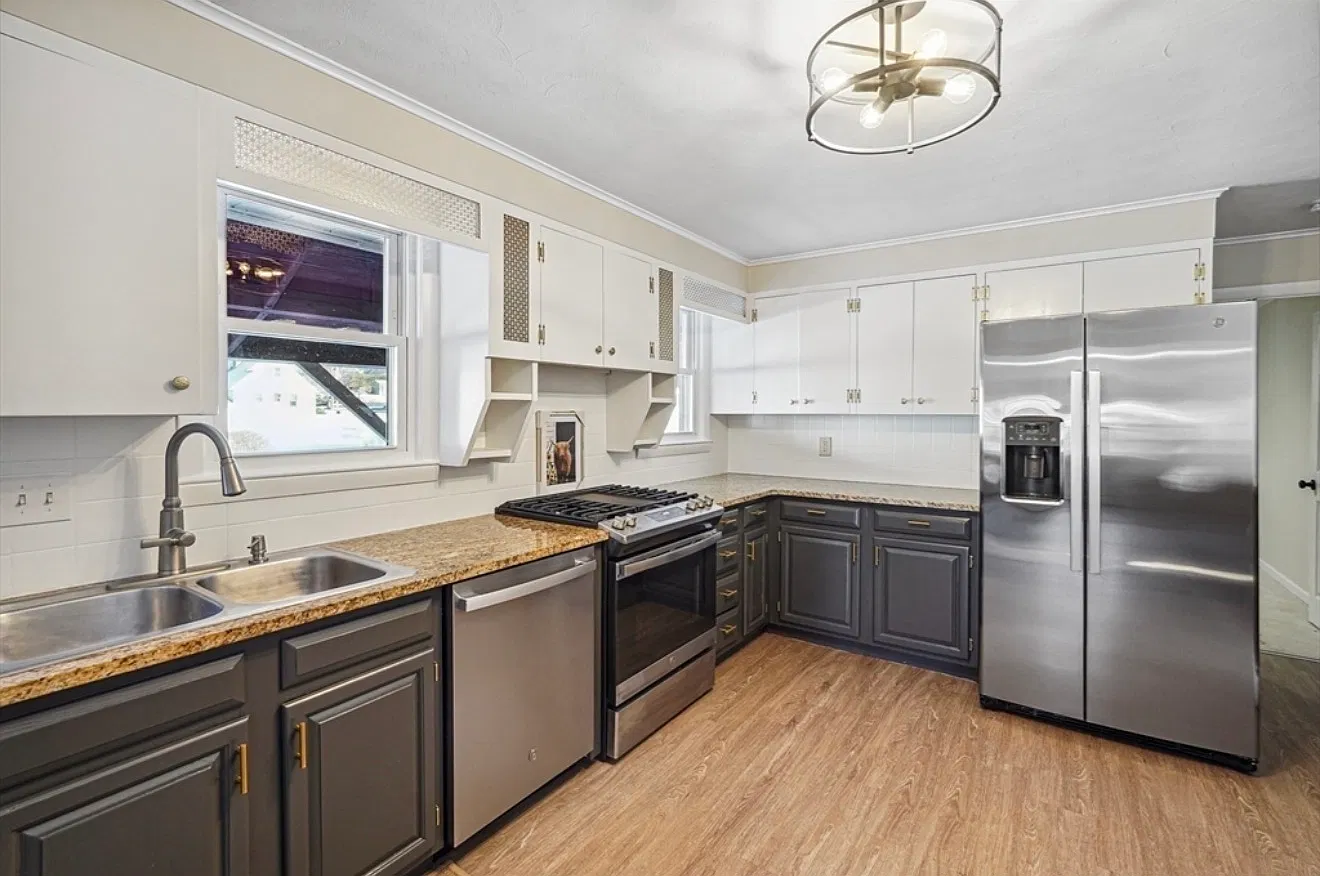 2 bed, 1100 sqft, $2,400 — Photo 2